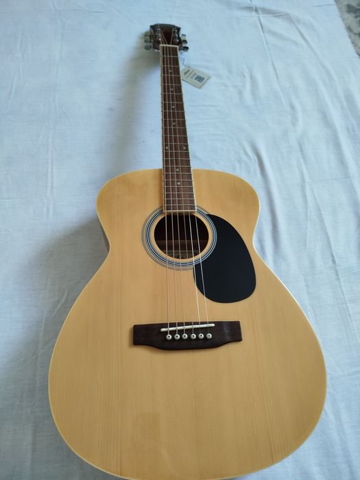 Срочно продам акустическую гитару  в отличном состоянии