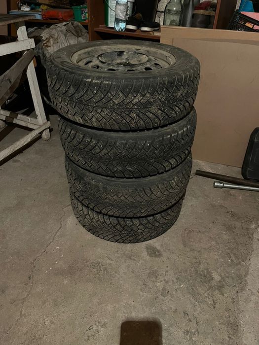 Продам зимние шины шипы 185/65/15 с дисками