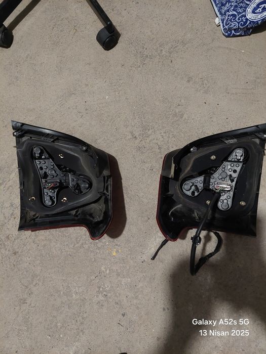 Фарове и стопове за Тойота авенсис