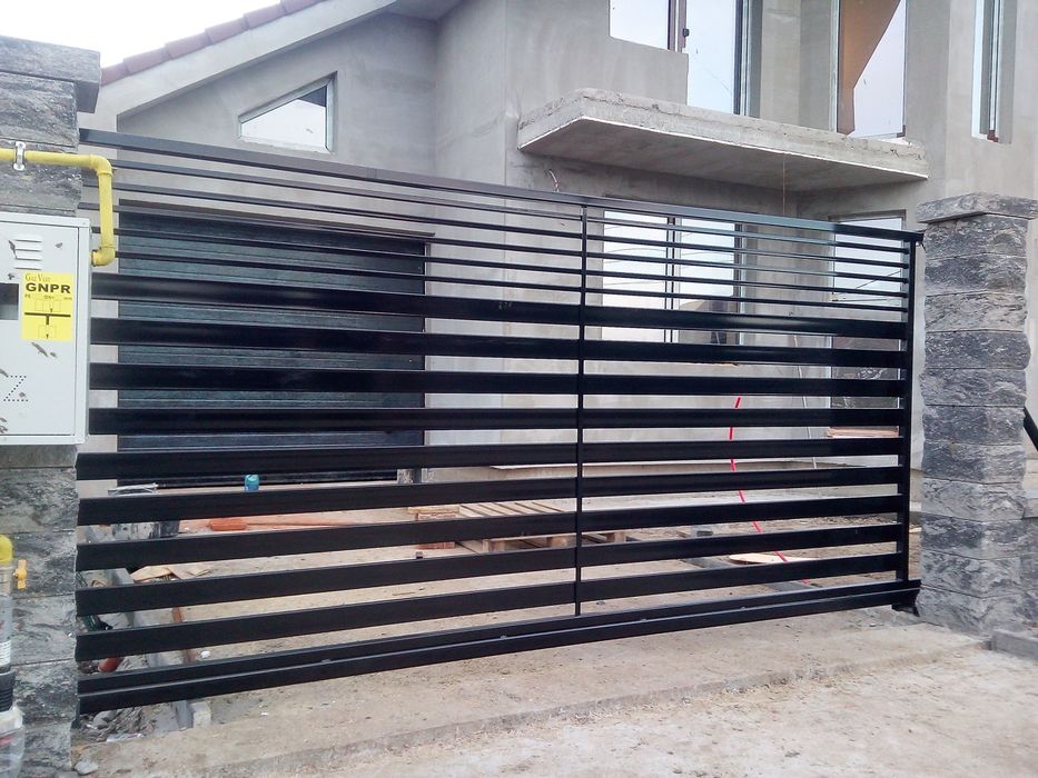 Porți culisante autoportante