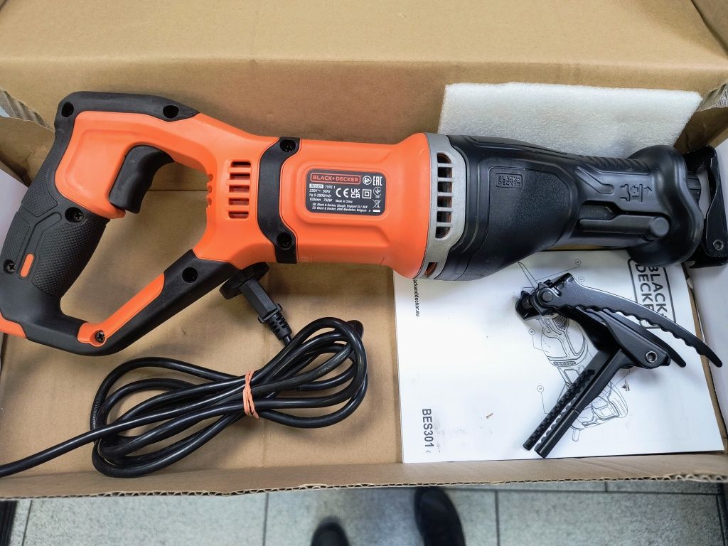 Електрически Саблен Трион Black & Decker / 750W / 2800 Удара в мин