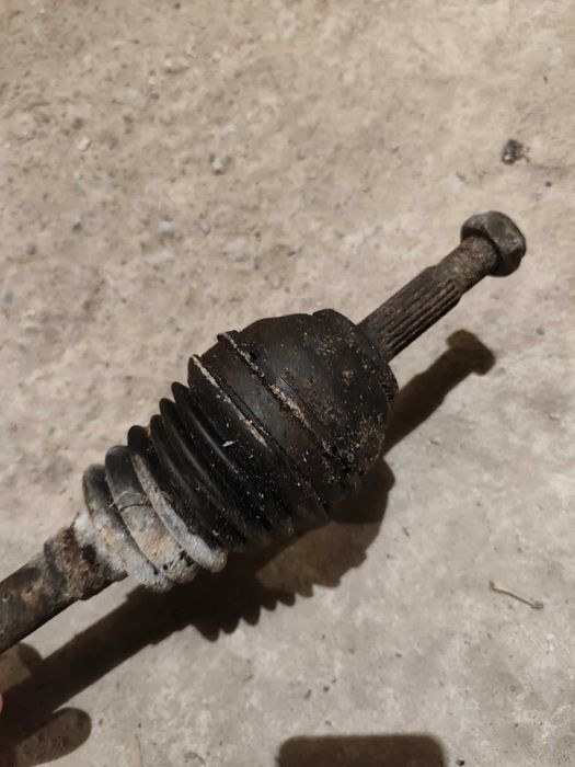 Полуоска Москвич Алеко