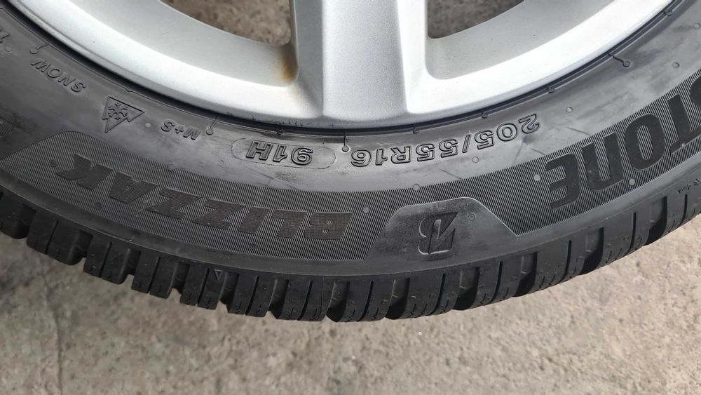 Roti/Jante orig. VW Golf 5 6 7 8 | Bridgestone 205/55 R16 DOT:3524