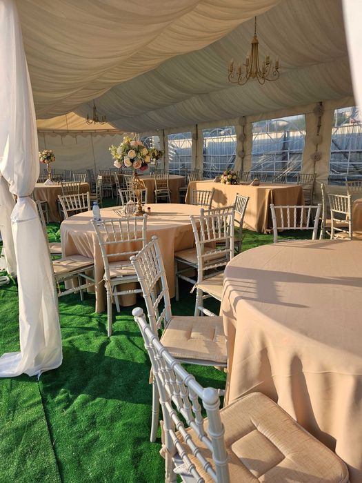 Corturi de închiriat