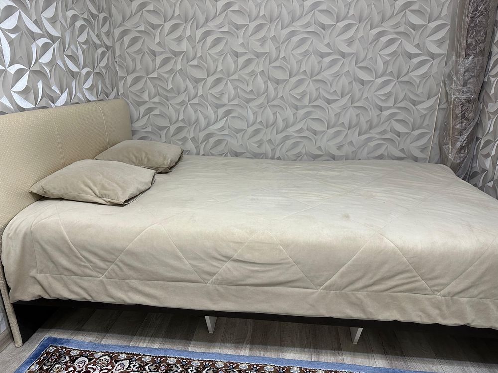 Кроват в хорошем состояние