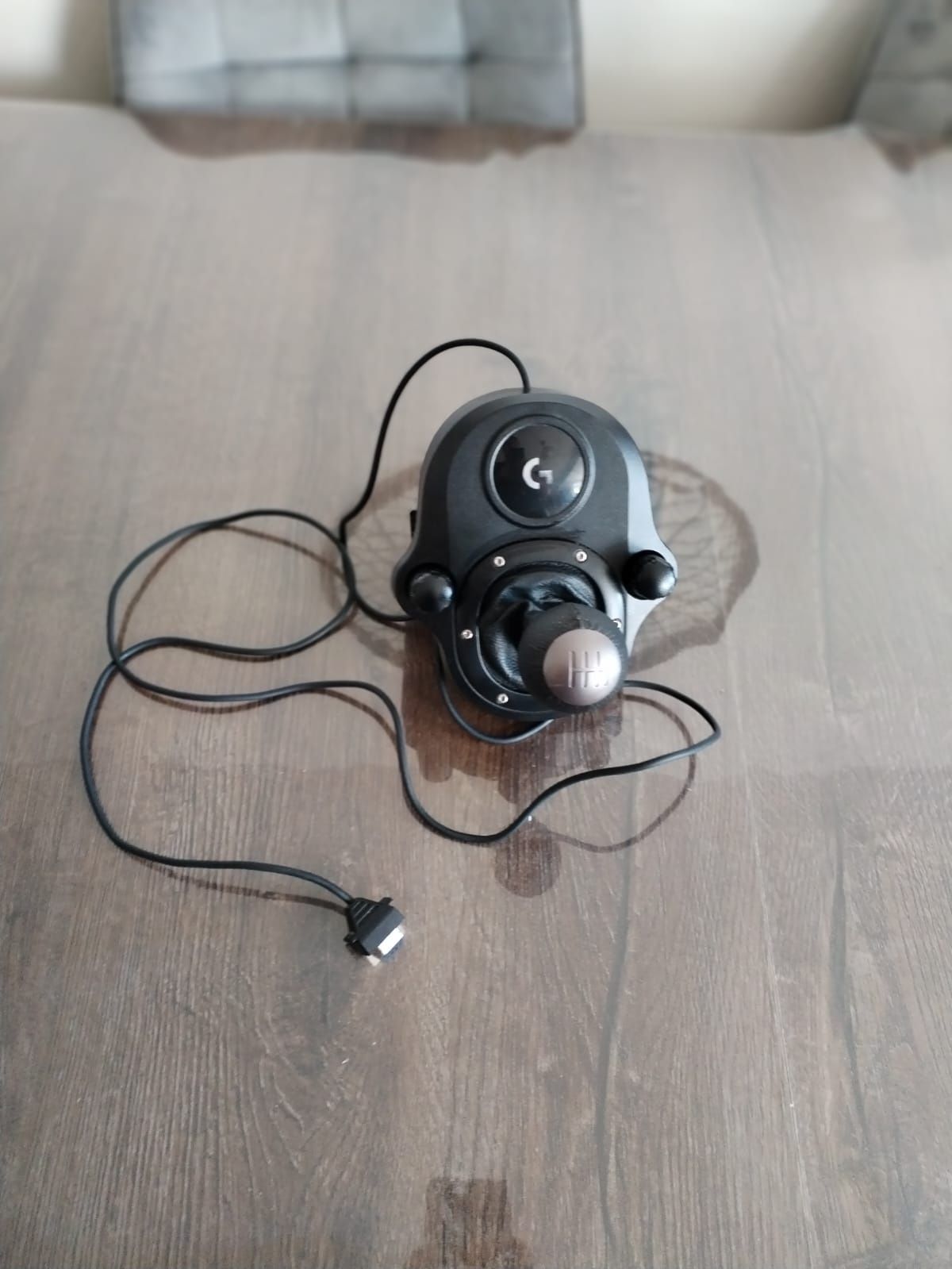 Volan gaming Logitech G920 cu pedale și schimbător.