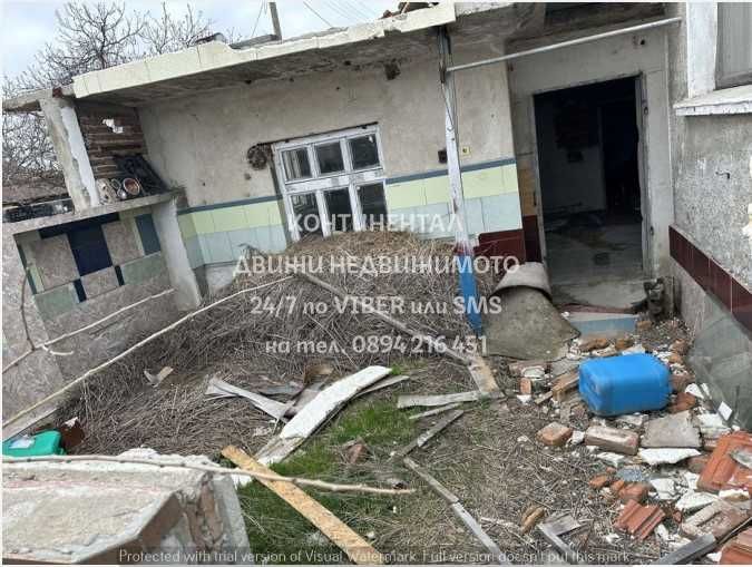 код.62560. Стара запусната къща тухла и бетон 50м2 в двор 630м2.
