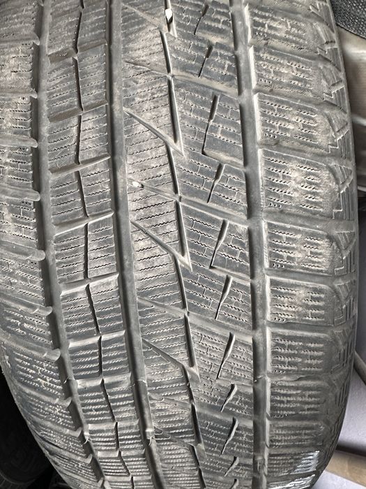 Продам зимние шины почти новые размер 235 на 50 диски на 19