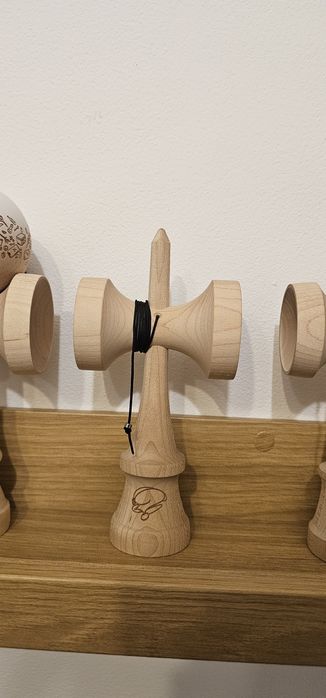 Kendama ken question mark shape