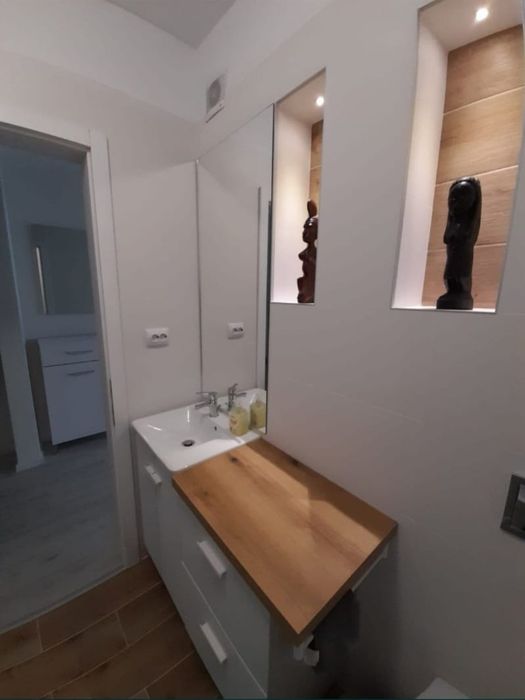 Persoana fizica închiriez apartament 2 camere