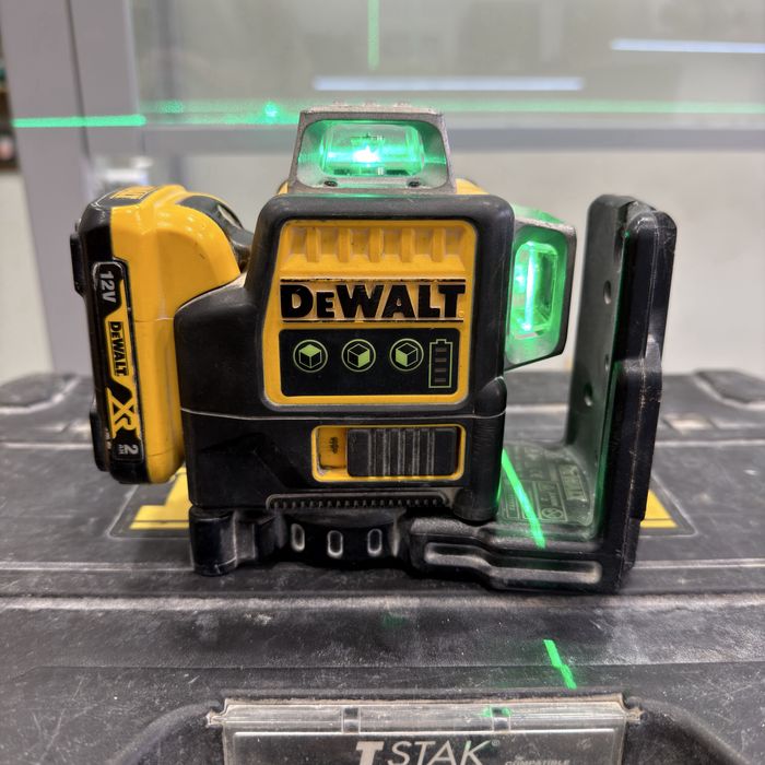 Лазерен нивелир DeWalt DCE089G