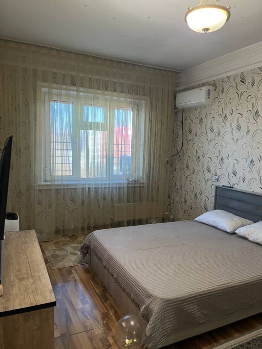 Ибн сино2.Продаётся своя 3 комнатная квартира с мебелью  и частично те