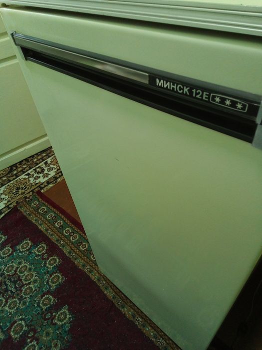 Продаётся холодильник Минск 12Е.В хорошем состоянии - работает. Мороз.