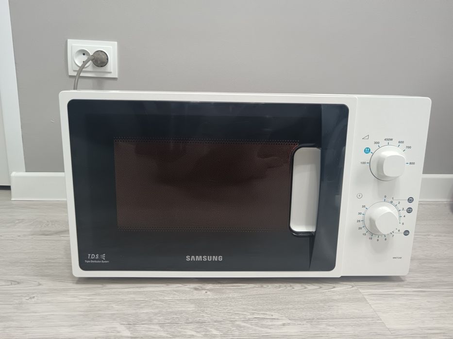 Продам микроволновую печь Самсунг