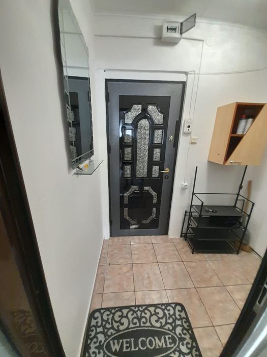 Vând Garsonieră În Codlea Etaj 1.