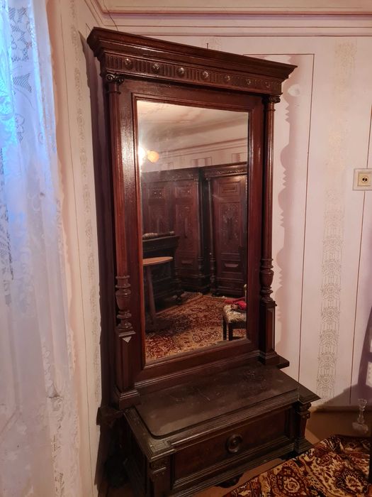 Vând moblă sculptată