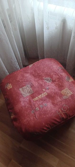 Холна гарнитура (диван, фотьойли, табуретки)