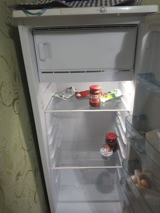Холодильник продам рабочи хорошо работает замараживает хорошо всё в но