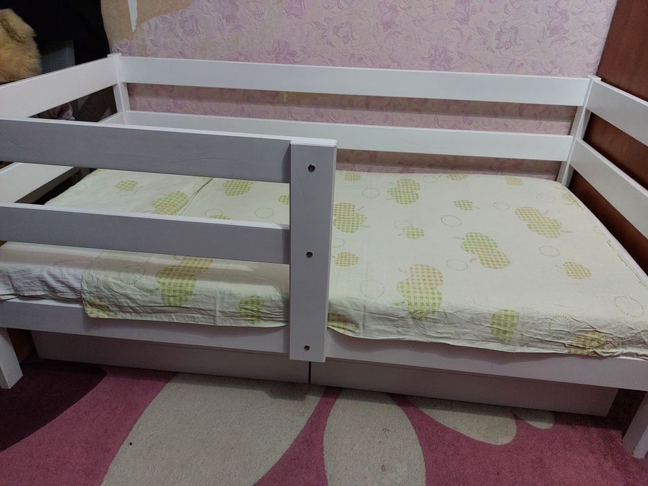 Детская кровать с матрасом