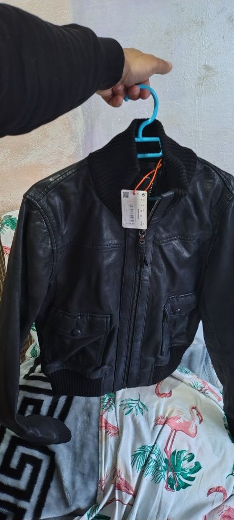 Vind geaca piele dama originala 400 lei neg