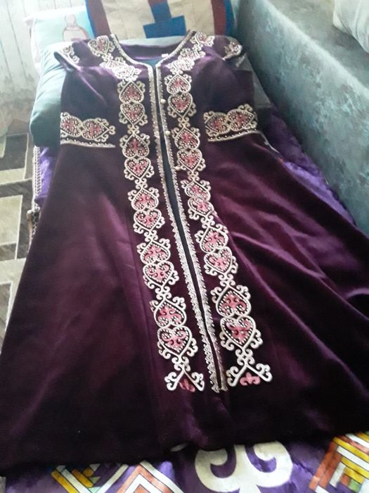 Продам казахский национальный камзол очень красивый, пальто новый
