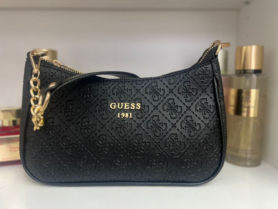 Genți noi Guess, calitate premium