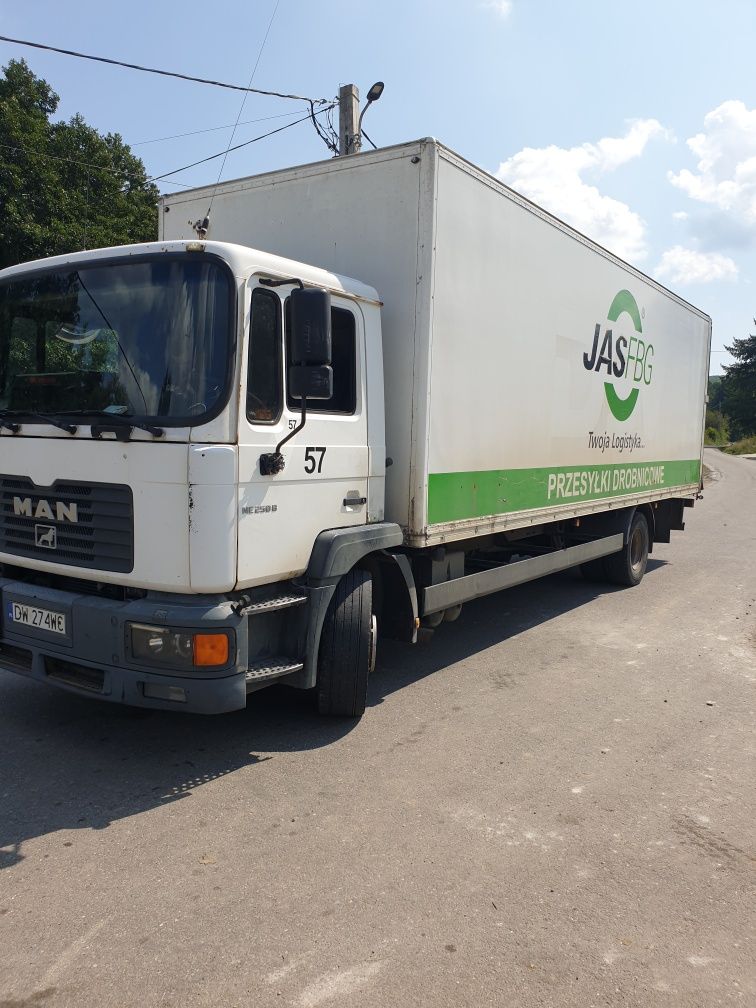 Vând Camion MAN. Sau schimb cu auto sau utilaje