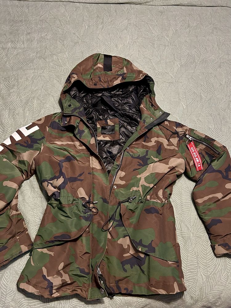 Дамско яке Bershka,камуфлажно ,актуално