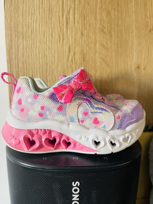 Scethers 22 номер розови