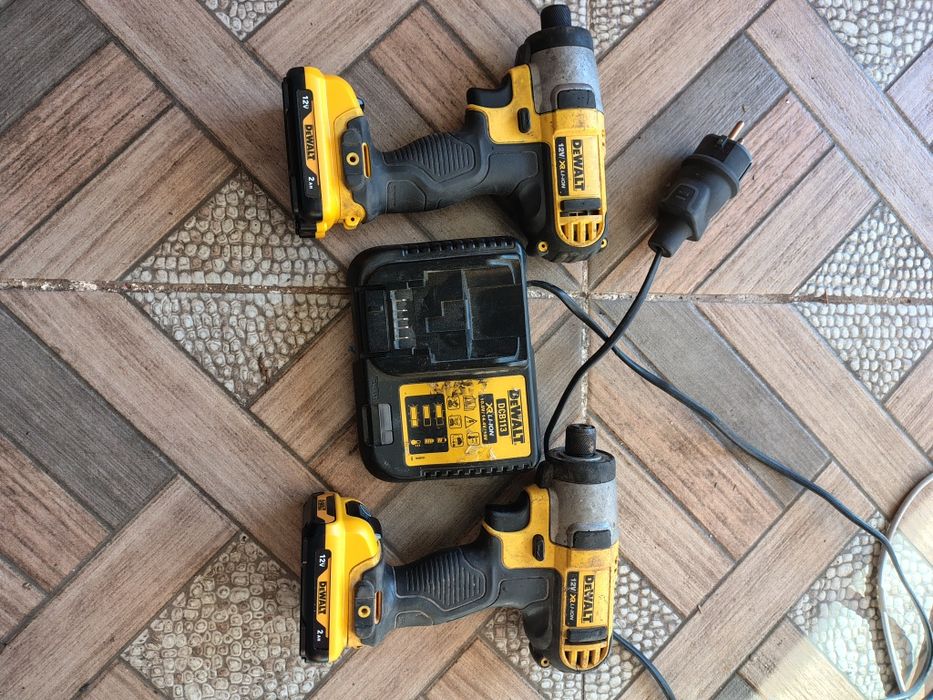 Set impacturi Dewalt 12 v cu acumulatori noi