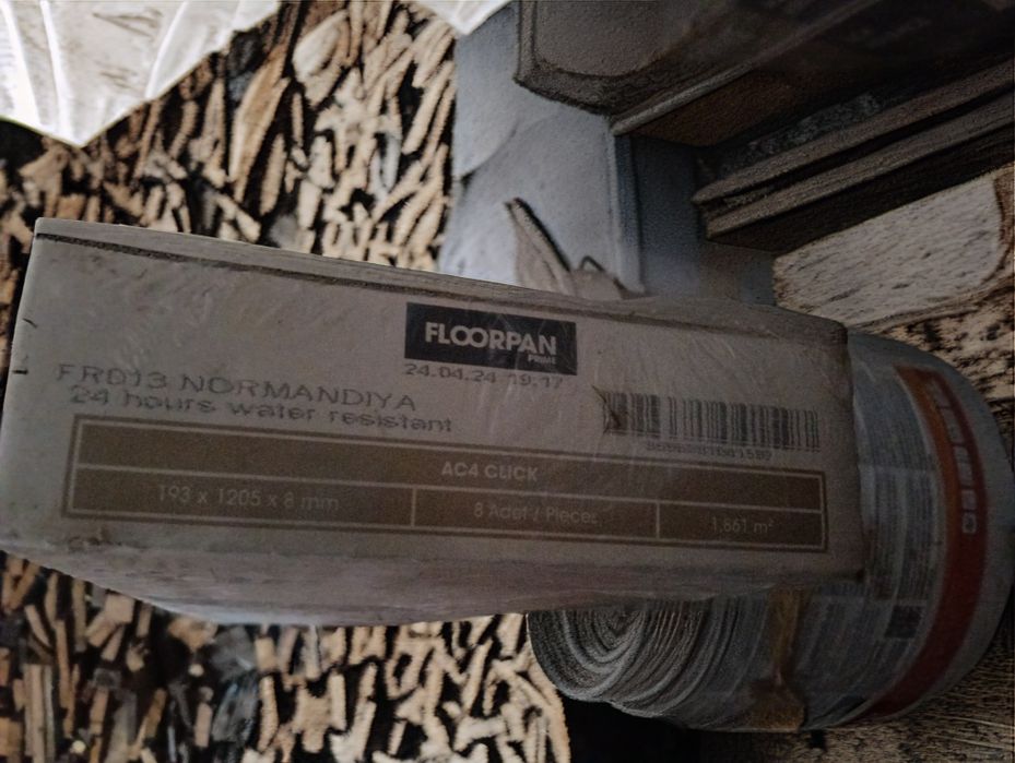 Parchet laminat nou – 60 lei/bax (9 baxuri disponibile)