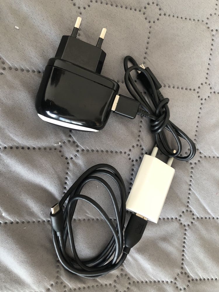 Две работещи Micro USB зарядни