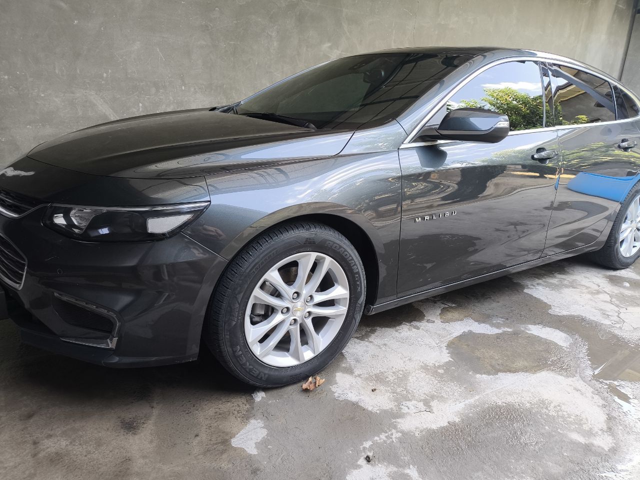 Malibu 2 mokriy asfalt