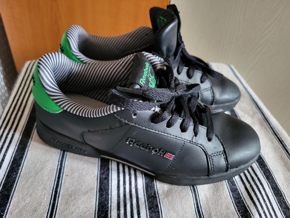 Vand adidasi Reebok