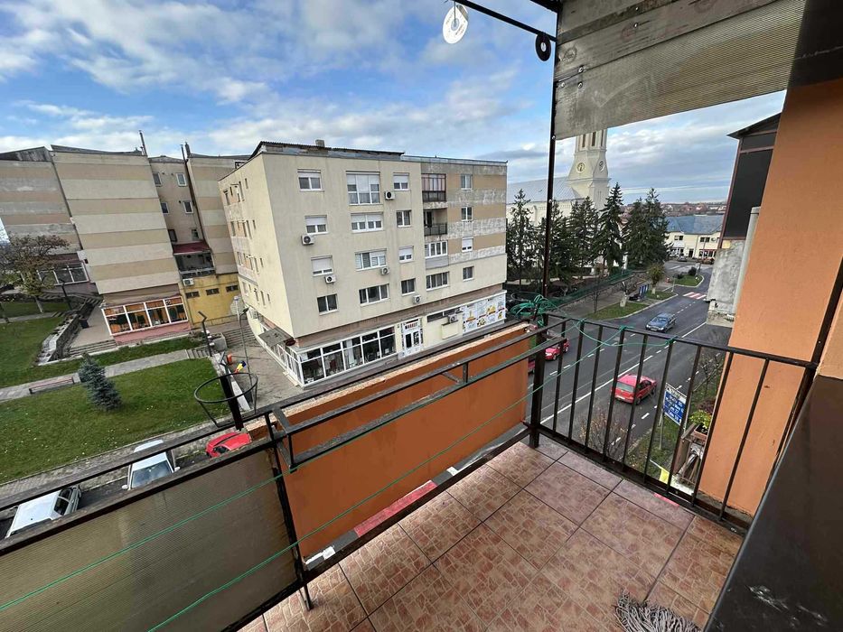 Apartament 2 camere ultracentral – Tășnad  De vânzare sau de închiriat