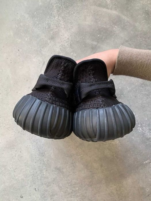 Yeezy Boost 350 V2 Black Edition Adidas Sneakers