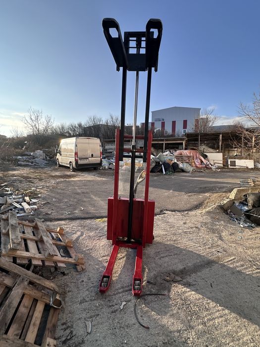 Електирически стакер