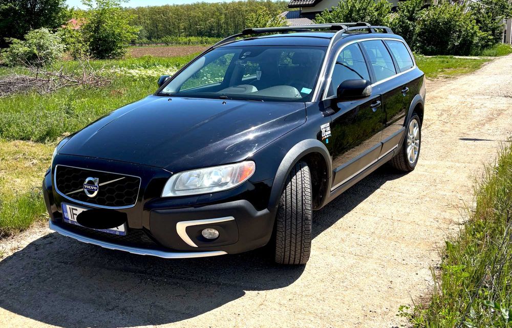 Volvo XC70 Cross-Country, 4x4, motor 2.4l / 5 cilindri, cutie automata