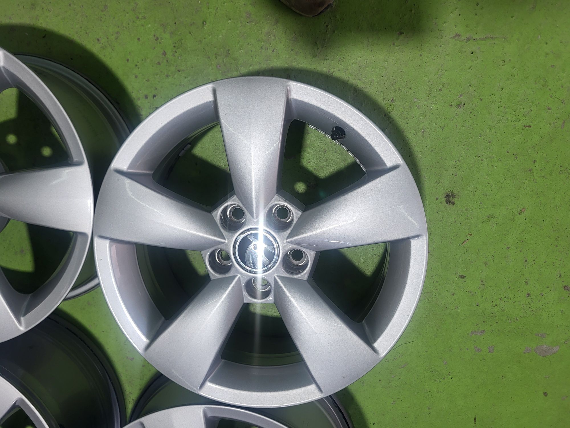 15 5x00 Skoda fabia Vw Polo лети джанти 5х100 поло шкода