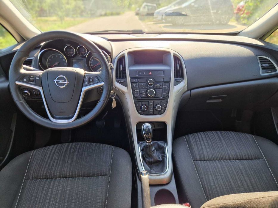 Opel Astra J 1.6 Benzină 116 CP 2010
