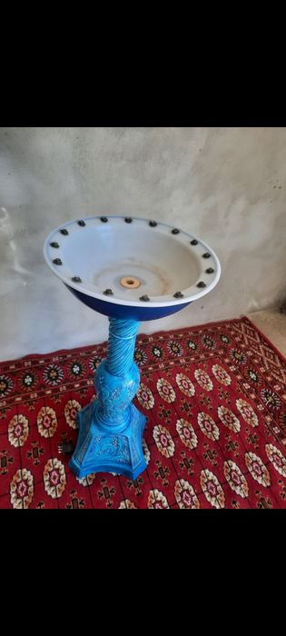 Fântână arteziană veche din ceramică