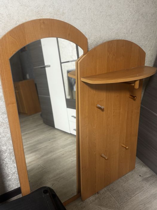 Прихожая зеркало вешалка тумбочка