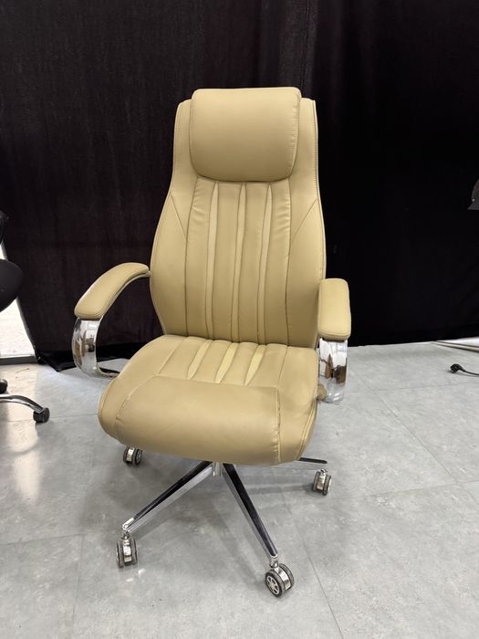 Продается офисное кожанное кресло в идеальном состоянии