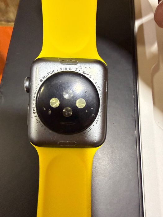 Продам apple watch series 3 NIKE 42mm