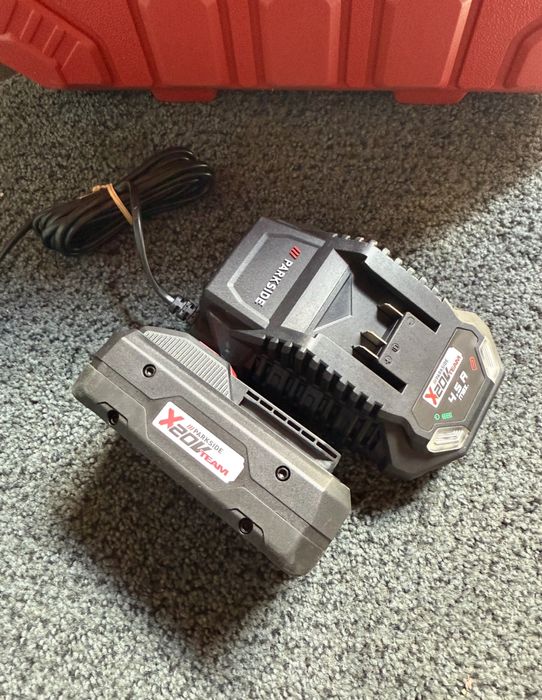 Set acumulator 4a smart si incarcator 4.5  20v Parkside