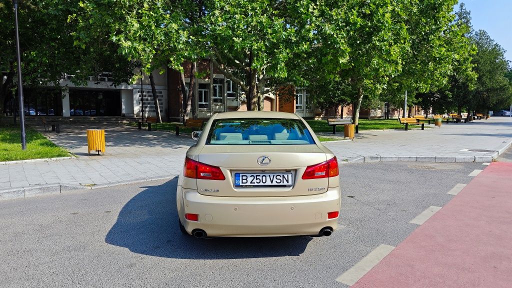 Lexus is 250 echipare Luxury cutie Automata
