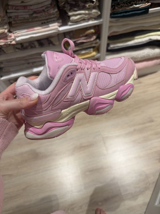 Vand adidasi, purtati o singura data