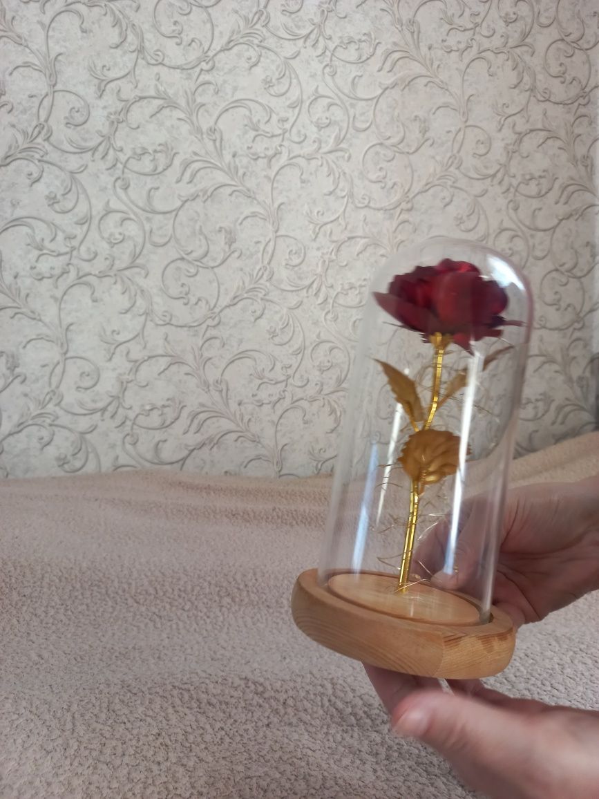 Продам светяющую розу в колбе