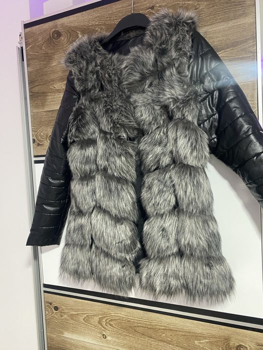 Haina blana  , corespunde marimii s/m