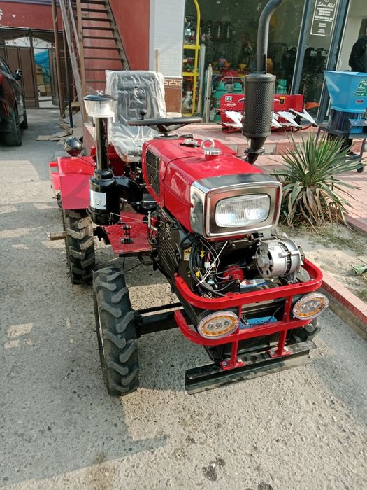 Mini traktor zubr 1105
